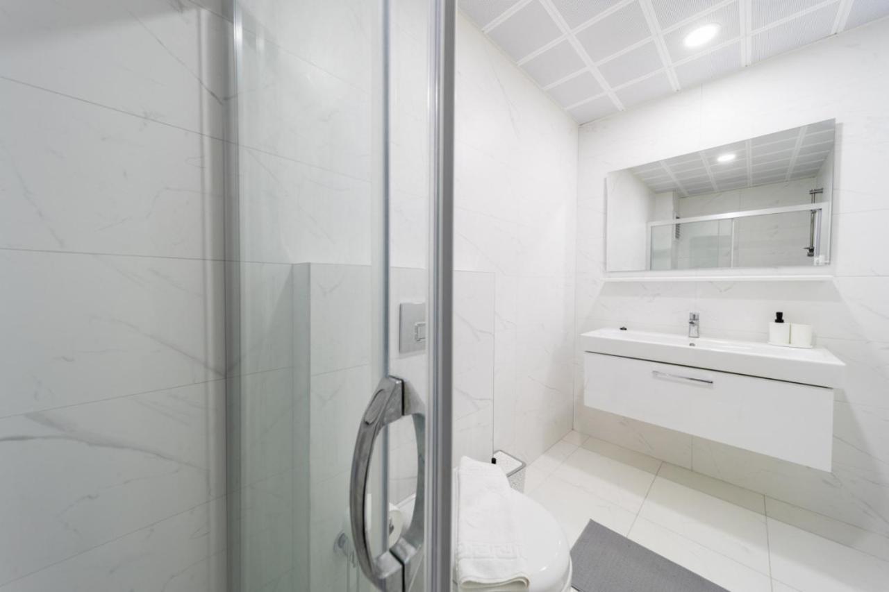アンタルヤCentral Flat With Balcony Near Sea In Muratpasaアパートメント エクステリア 写真